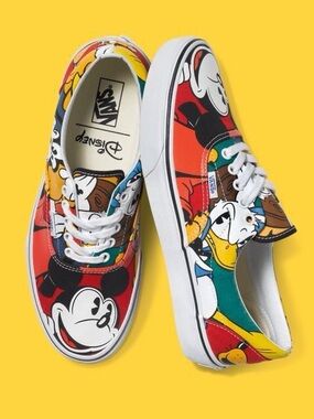 Vans x Disney Mickey & Friends Classic Low Top Sneakers - size 6.5 Women’s 5 Men